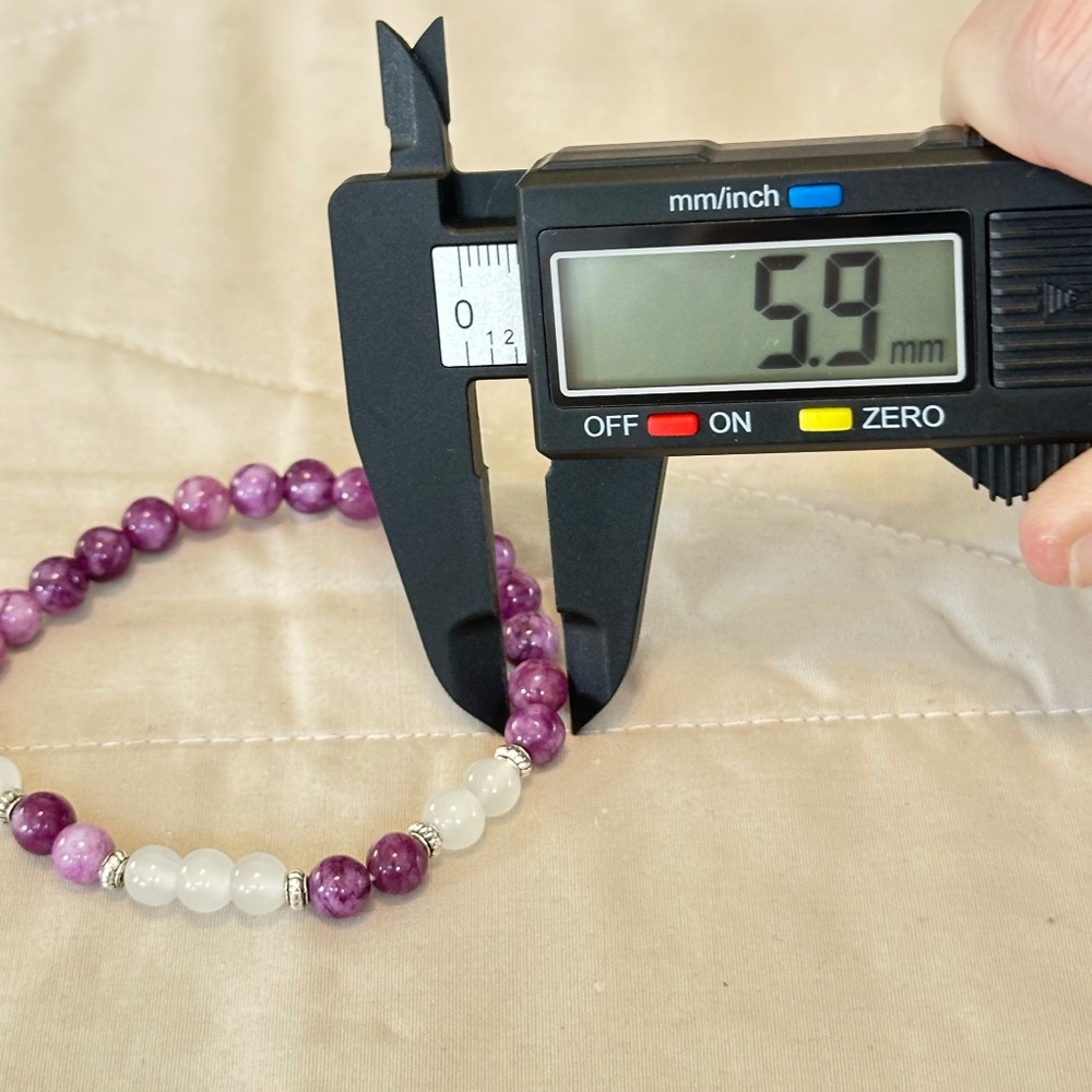 Lepidolite & Clear Quartz stone stretchy bracelet (purple & clear) round beads - Picture 10 of 11